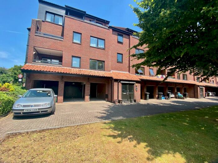 2 Bedroom Flat To Rent In Rownham Mead, Bristol, BS8