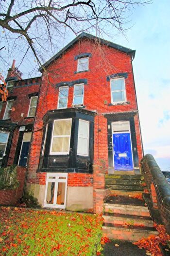 10 Bedroom End Of Terrace House To Rent In Cardigan Road, Leeds, West Yorkshire, LS6