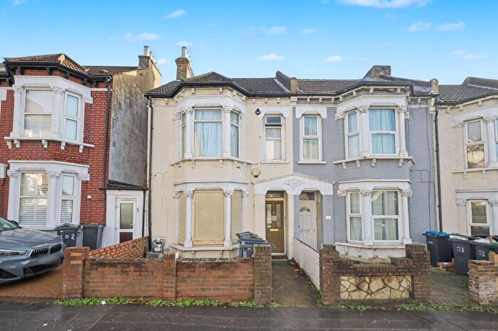 1 Bedroom Flat For Sale In Whitehorse Lane, South Norwood, London, SE25