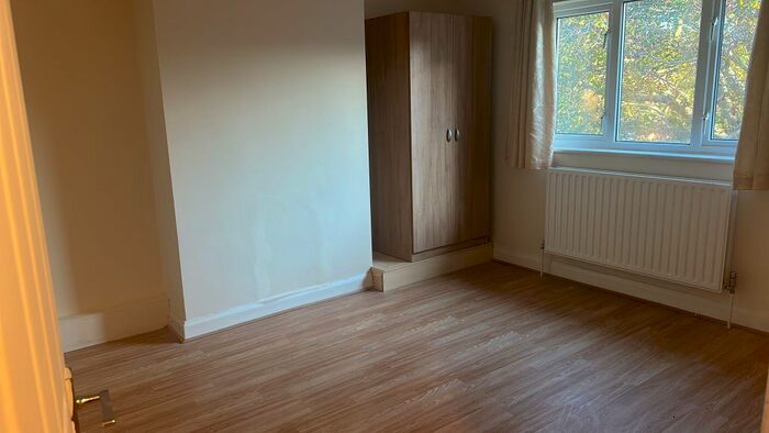 3 Bedroom Flat To Rent In Kingston Road, New Malden, KT3