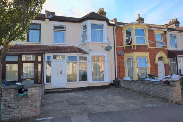4 Bedroom Terraced House To Rent In Pembroke Road, Seven Kings, IG3