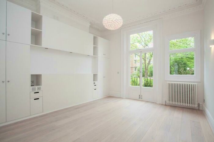 2 Bedroom Flat To Rent In Lancaster Drive, Belsize Park, London, NW3