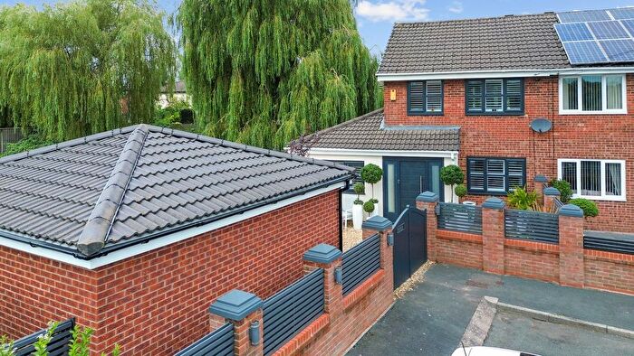 3 Bedroom Semi-Detached House For Sale In Peel Street, Platt Bridge, WN2