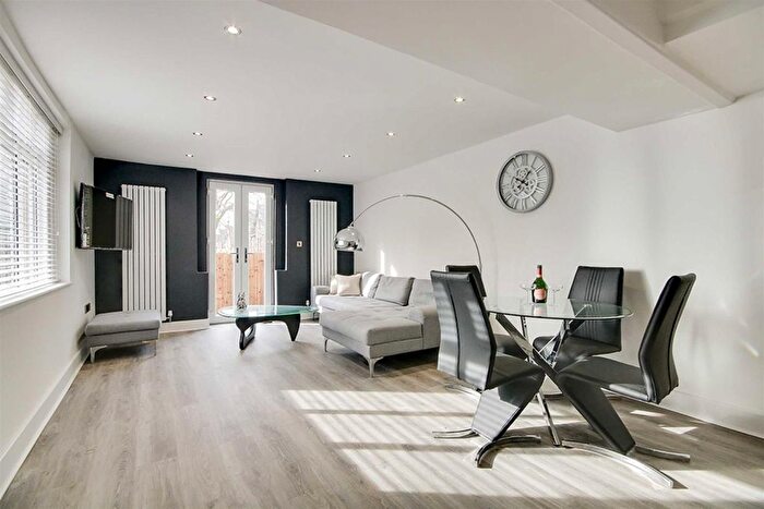 2 Bedroom Detached House To Rent In Spring Road, Headingley, Leeds, LS6