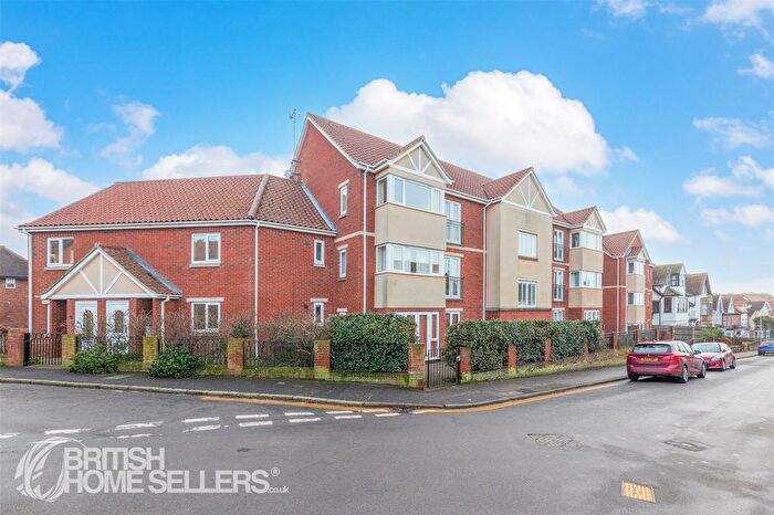 2 Bedroom Flat For Sale In Cliff Road, Sheringham, Norfolk, NR26