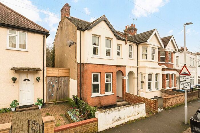 1 Bedroom Flat To Rent In Albemarle Gardens, New Malden, KT3