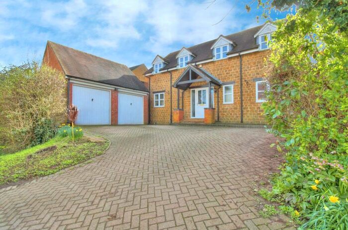 4 Bedroom Detached House For Sale In Chapel Lane, Banbury, OX17