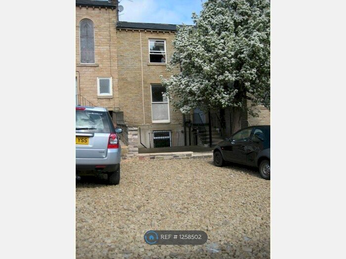 Studio To Rent In Clare Hill, Huddersfield HD1