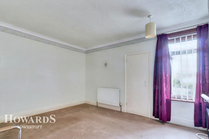 3 Bedroom Terraced House For Sale In May Road, Lowestoft, NR32