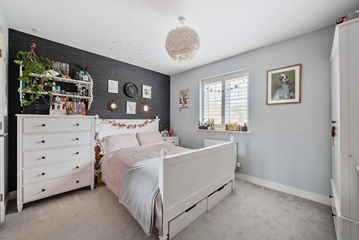 4 Bedroom Detached House For Sale In River Walk, Fetcham, KT22