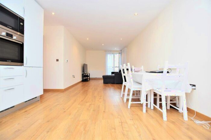 2 Bedroom Flat To Rent In High Road, Chadwell Heath, RM6