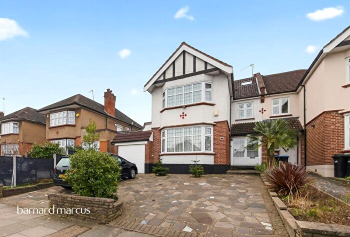 4 Bedroom Semi Detached House For Sale In Brookdale, London, N11
