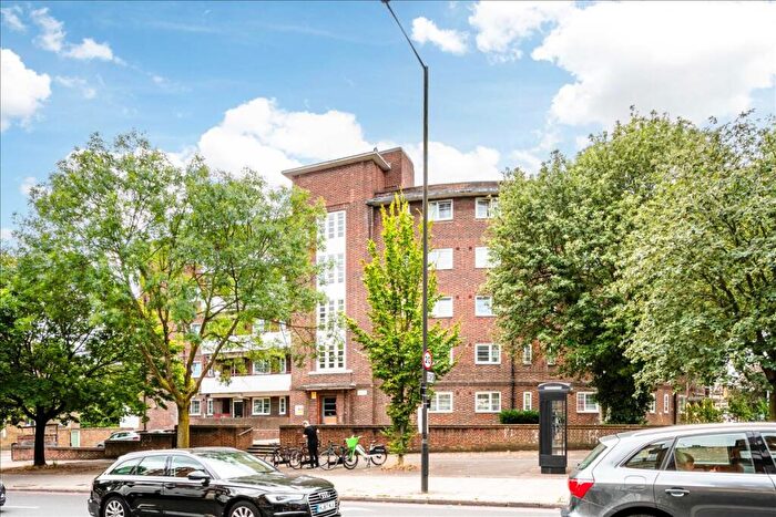 3 Bedroom Apartment To Rent In Hendale House, Clapton, E5