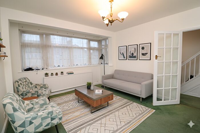 3 Bedroom Terraced House To Rent In Rougemont Avenue, Morden, SM4