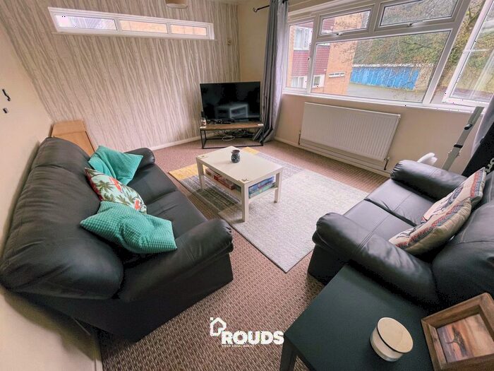 2 Bedroom Flat To Rent In Masons Way, Solihull, B92