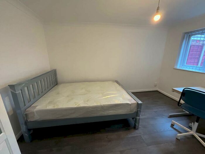 4 Bedroom Semi-Detached House To Rent In Ingham Grove, Nottingham, Nottinghamshire, NG7