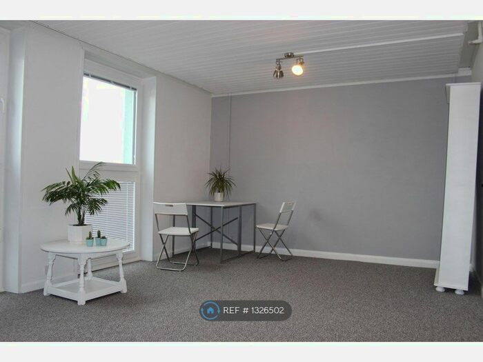 1 Bedroom Flat To Rent In Monmouth House, Cwmbran NP44