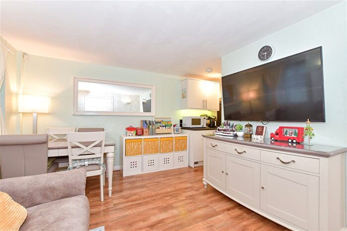 1 Bedroom Maisonette For Sale In Dovers Green Road, Reigate, Surrey, RH2