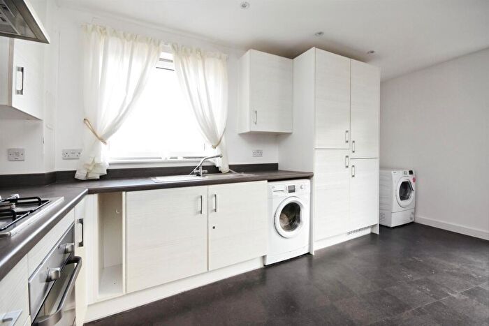 2 Bedroom Flat For Sale In Cunard Square, Chelmsford, CM1