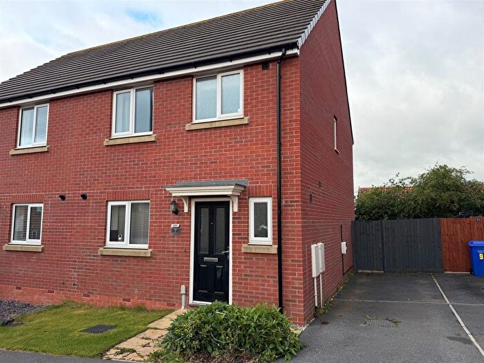 3 Bedroom Semi Detached House For Sale In Wagoners Way, East Ayton, Scarborough, YO13