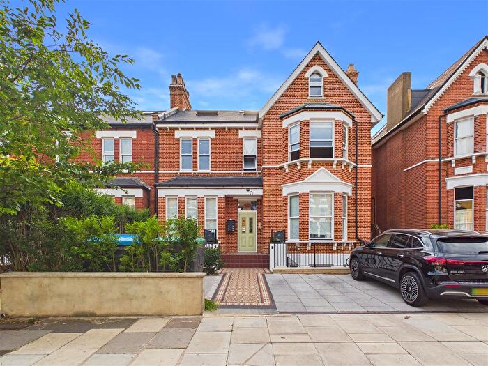 2 Bedroom Flat To Rent In Cumberland Park, London, W3