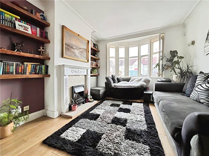 4 Bedroom Terraced House To Rent In Central Avenue, Hounslow, TW3