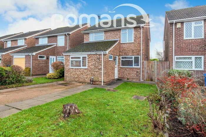 4 Bedroom Detached House To Rent In Springfield Park, SL6