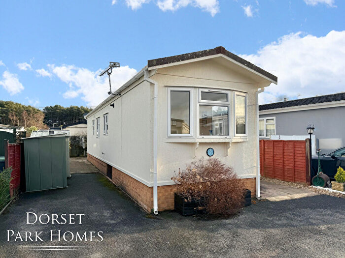 2 Bedroom Park Home For Sale In Pinehurst Park, West Moors, Ferndown, Dorset, BH22