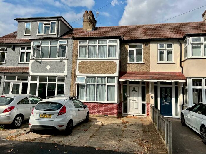 1 Bedroom Flat To Rent In Tennyson Way, Hornchurch, RM12