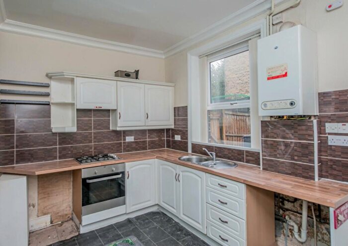 3 Bedroom Terraced House For Sale In Shirley Road, Tong Street, Bradford, BD4