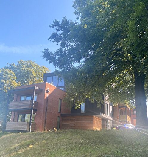 2 Bedroom Flat To Rent In Parkwood Place, Winchester, Hampshire, SO22