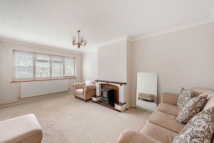 2 Bedroom Maisonette To Rent In Lloyd Court, Pinner, HA5