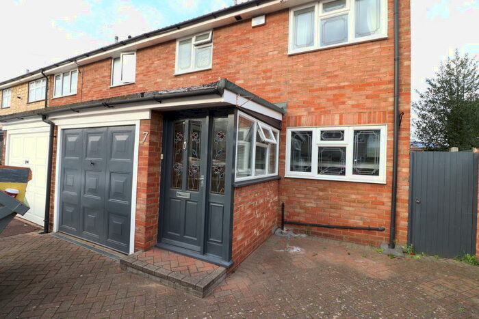 3 Bedroom House To Rent In Cardinal Way, Rainham, RM13