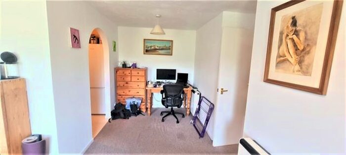 1 Bedroom Flat To Rent In Barnfield Close, Earlsfield, London, SW17