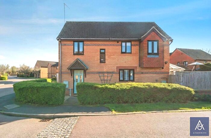 4 Bedroom Detached House For Sale In Beech Drive, Brackley, Northamptonshire, NN13