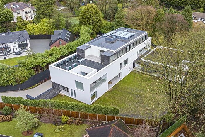 3 Bedroom Flat For Sale In The Penthouse, Quadrant, North Road, Hale, WA15