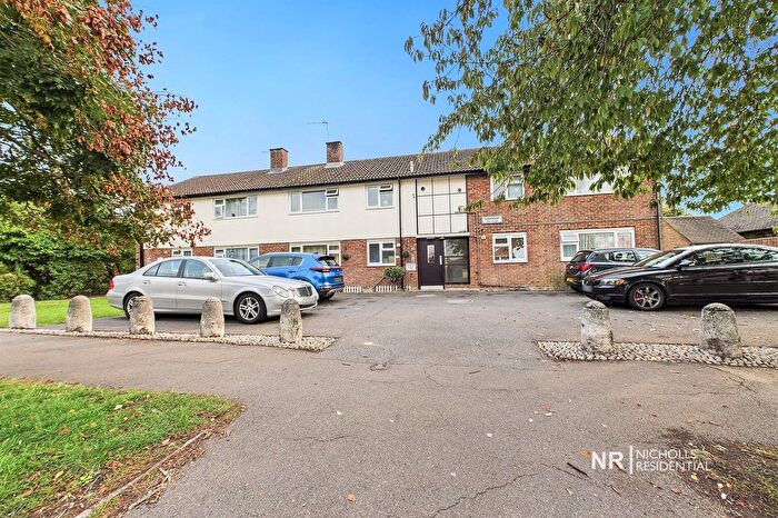 1 Bedroom Flat For Sale In The Kingsway, Ewell, Surrey., KT17