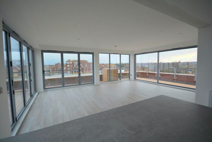 2 Bedroom Flat To Rent In Westcliff House, Sea Road, Westgate On Sea, CT8