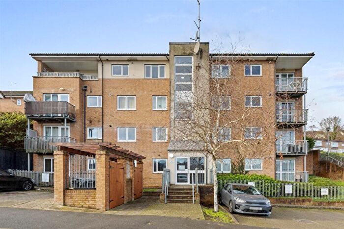 1 Bedroom Flat For Sale In St Hughs Avenue, High Wycombe, HP13