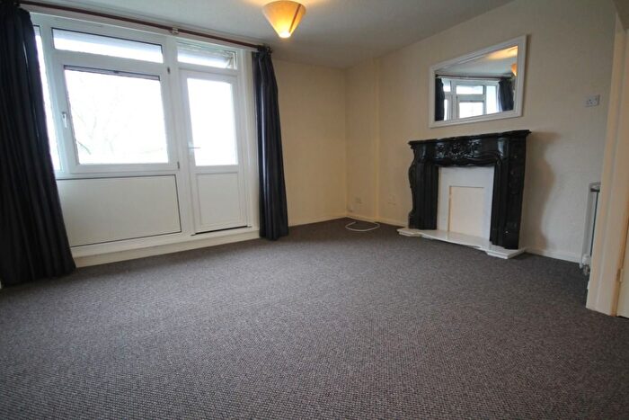 3 Bedroom Maisonette To Rent In Winn Grove, Sheffield, S6