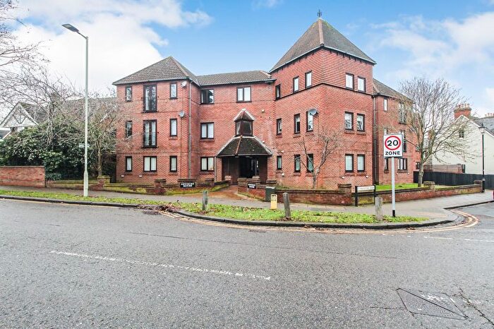 2 Bedroom Flat For Sale In Kimbolton Road, Bedford, MK40