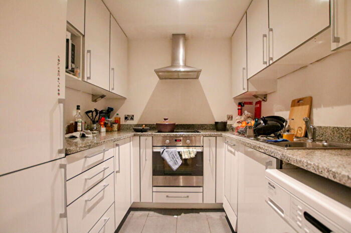 3 Bedroom Apartment To Rent In Western Gateway, London, E16