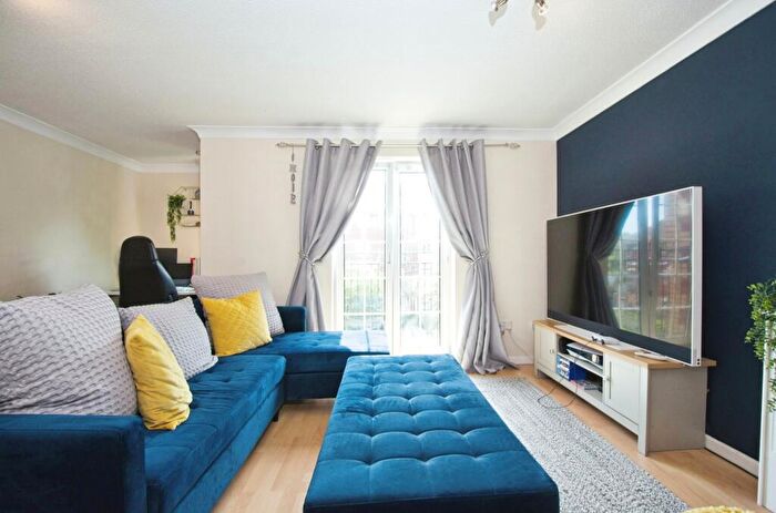 2 Bedroom Flat For Sale In Harrison Way, Cardiff, CF11