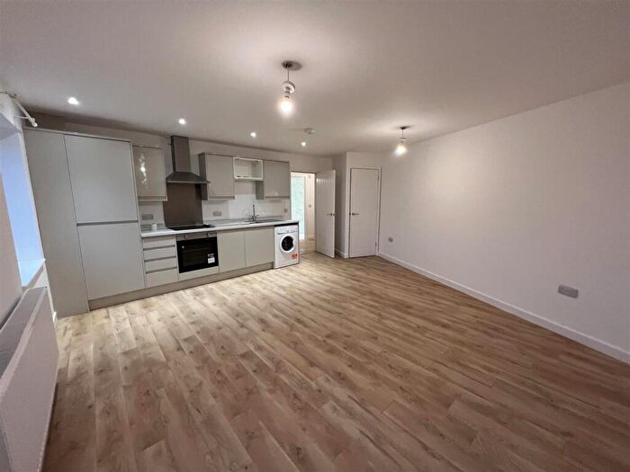 2 Bedroom Flat To Rent In Beaufort Road, Staple Hill, BS16