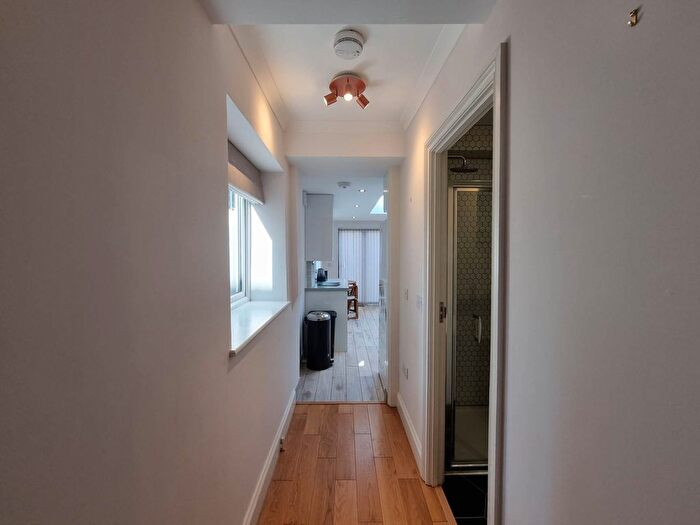 2 Bedroom Flat To Rent In Courcy Road, Turnpike Lane, N8