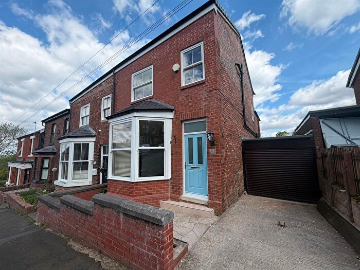 5 Bedroom End Terrace House For Sale In Hough Hill Road, Stalybridge, SK15