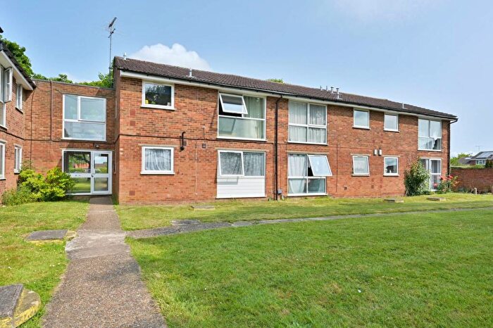 2 Bedroom Flat For Sale In Perry Green, Hemel Hempstead, HP2