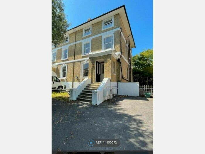 2 Bedroom Flat To Rent In Lansdowne Square, Weymouth, DT4