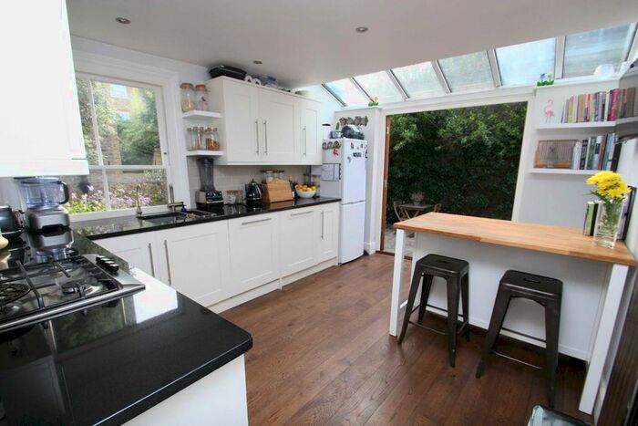 2 Bedroom Flat To Rent In Roskell Road, London, SW15