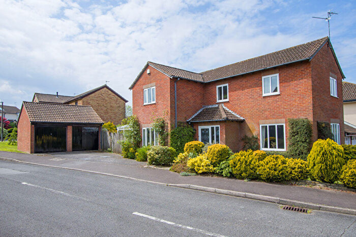 4 Bedroom Detached House For Sale In Shearwater Close, Penarth, CF64